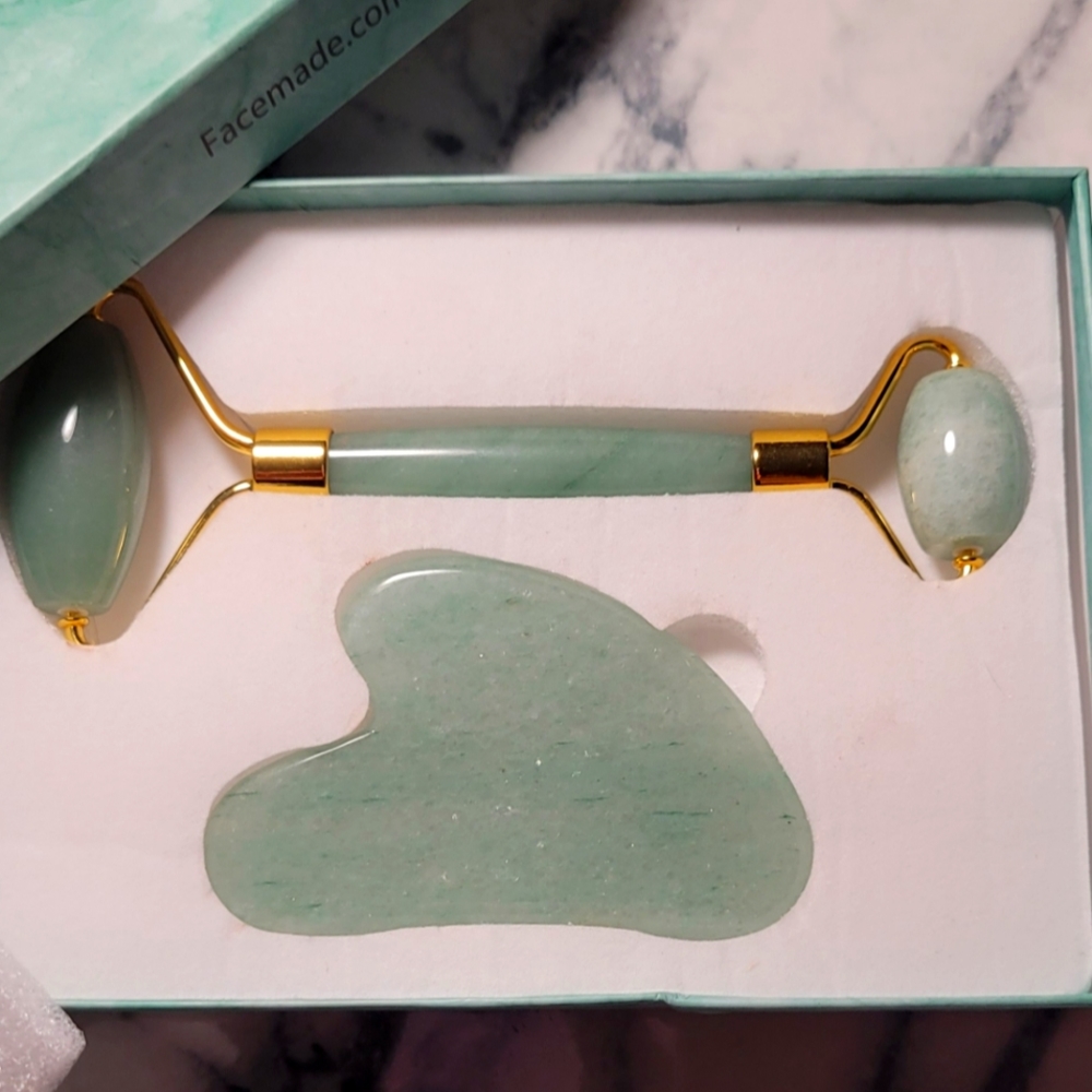 Jade facial Roller & Gua Sha Kit